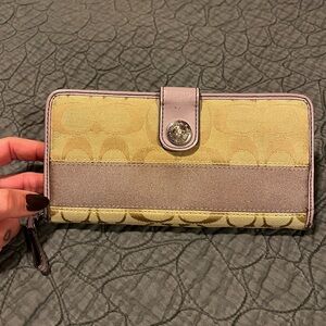 Coach Wallet - Purple/Tan